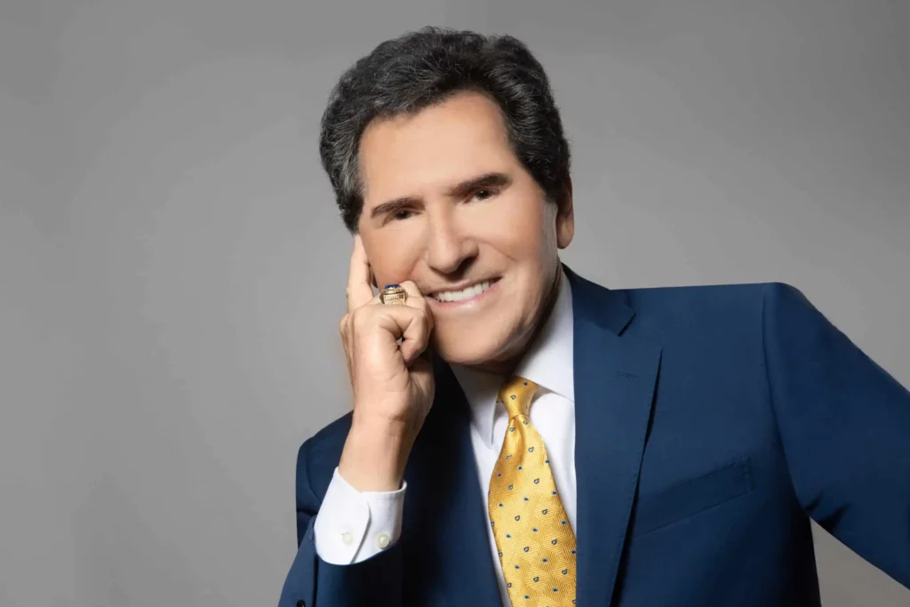 Ernie Anastos, figura emblematică a televiziunii din New York, a murit la vârsta de 82 de ani, lăsând în urmă un gol dificil de umplut în peisajul jurnalistic american