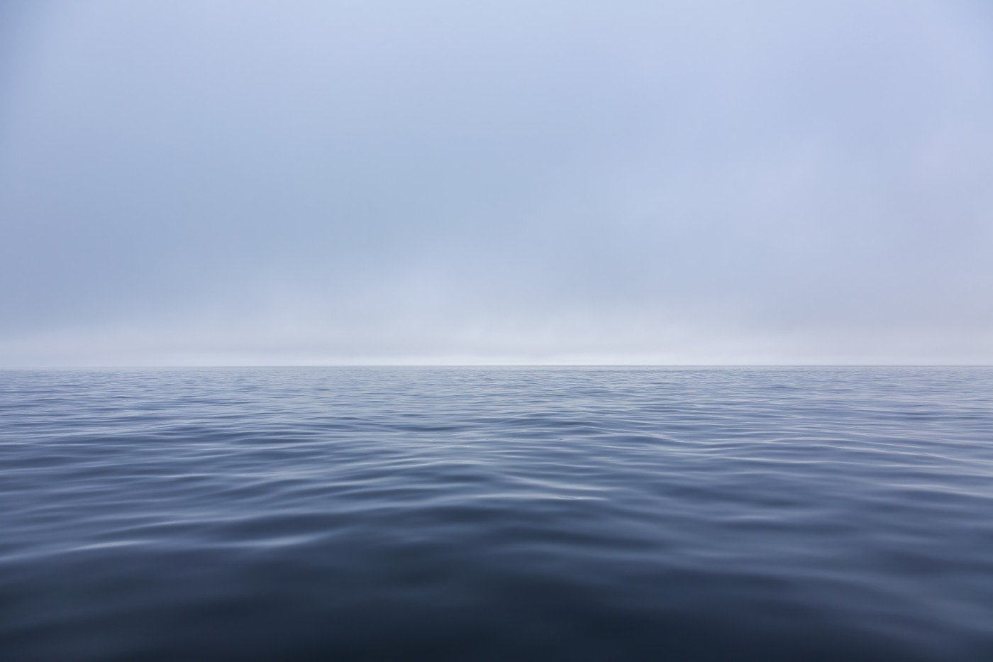 Oamenii de știință testează o metodă radicală pentru a accelera absorția de CO₂ în oceane, dar provocările și riscurile sunt încă în dezbatere Într-un efort de a combate schimbările climatice, cercetătorii au pornit pe o cale controversată, dar promițătoare: modificarea chimică a oceanelor pentru a crește capacitatea lor de a absorbi dioxidul de carbon