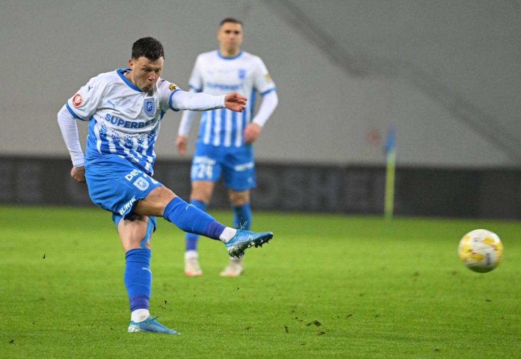 Universitatea Craiova și CFR Cluj se înfruntă, acum, pe stadionul ‘‘Ion Oblemenco’’, într-una dintre cele mai palpitante sferturi de finală ale Cupei României