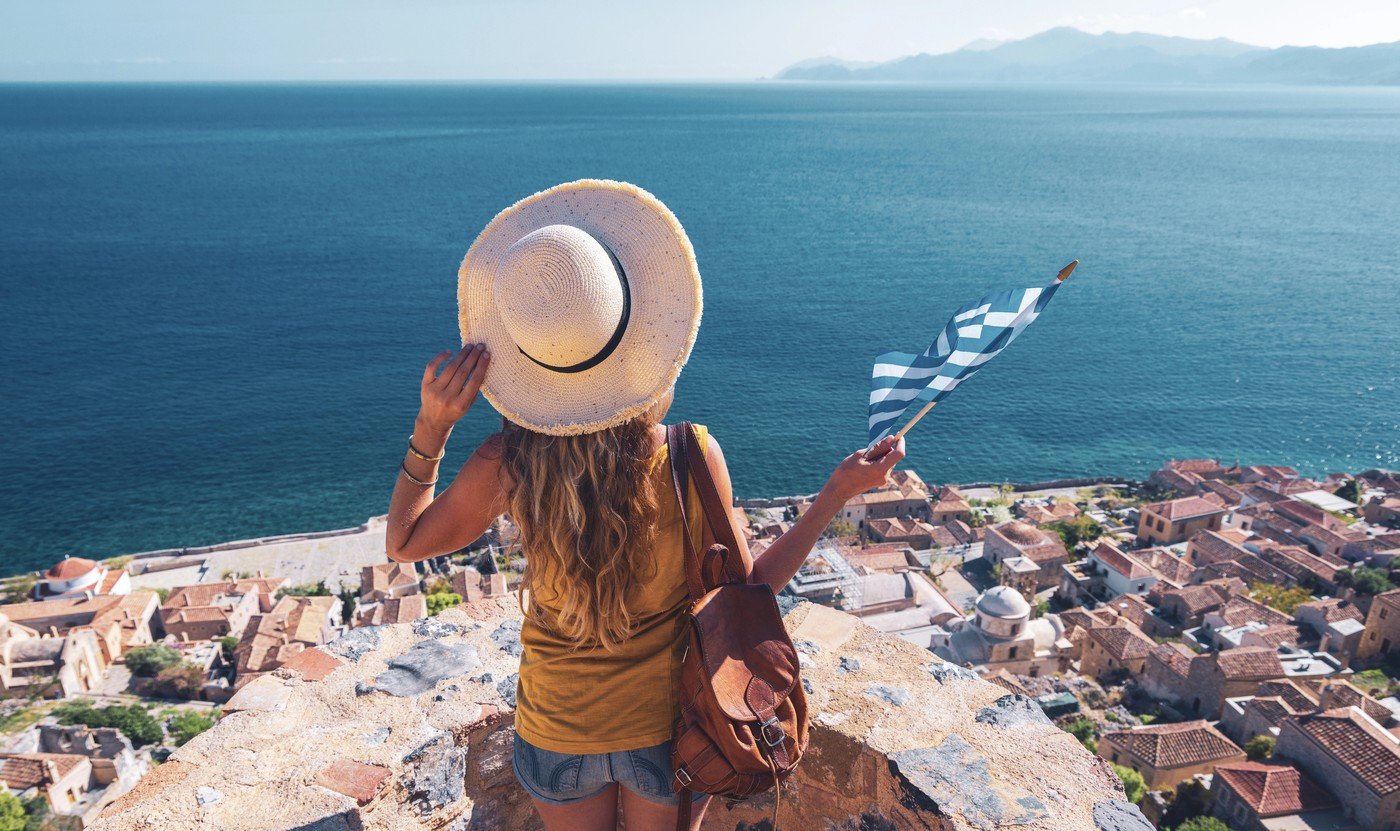 Tendințele consumatorilor în sezonul turistic de vară din Grecia reflectă o schimbare semnificativă în modul în care românii, germanii și polonezi își planifică și trăiesc vacanțele