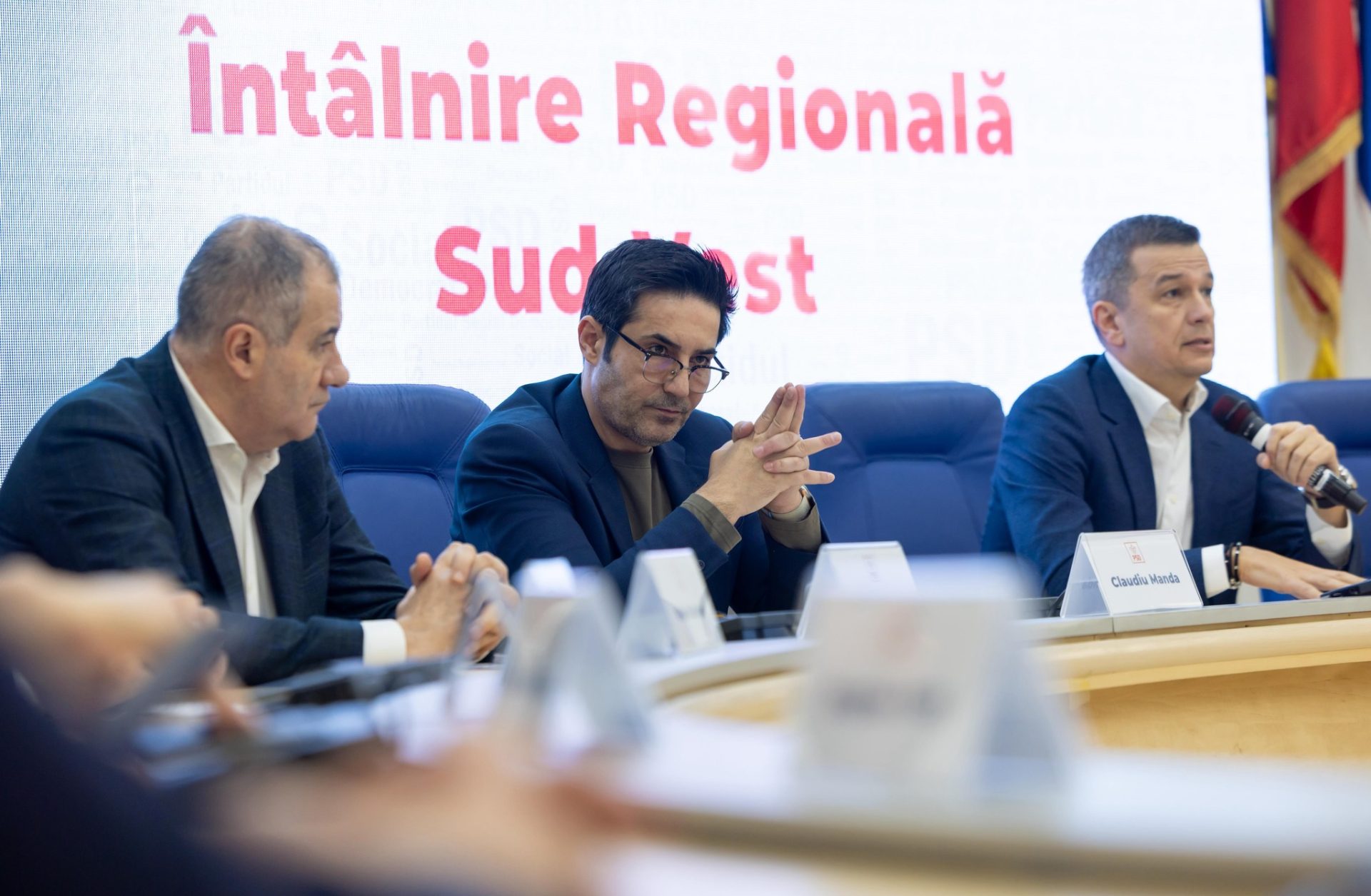 Sorin Grindeanu, liderul PSD, își reafirmă poziția față de actuala guvernare, afirmând că social-democrații nu pot susține la infinit un regim politic care, în opinia sa, nu aduce prosperitate și pune în pericol nivelul de trai al românilor