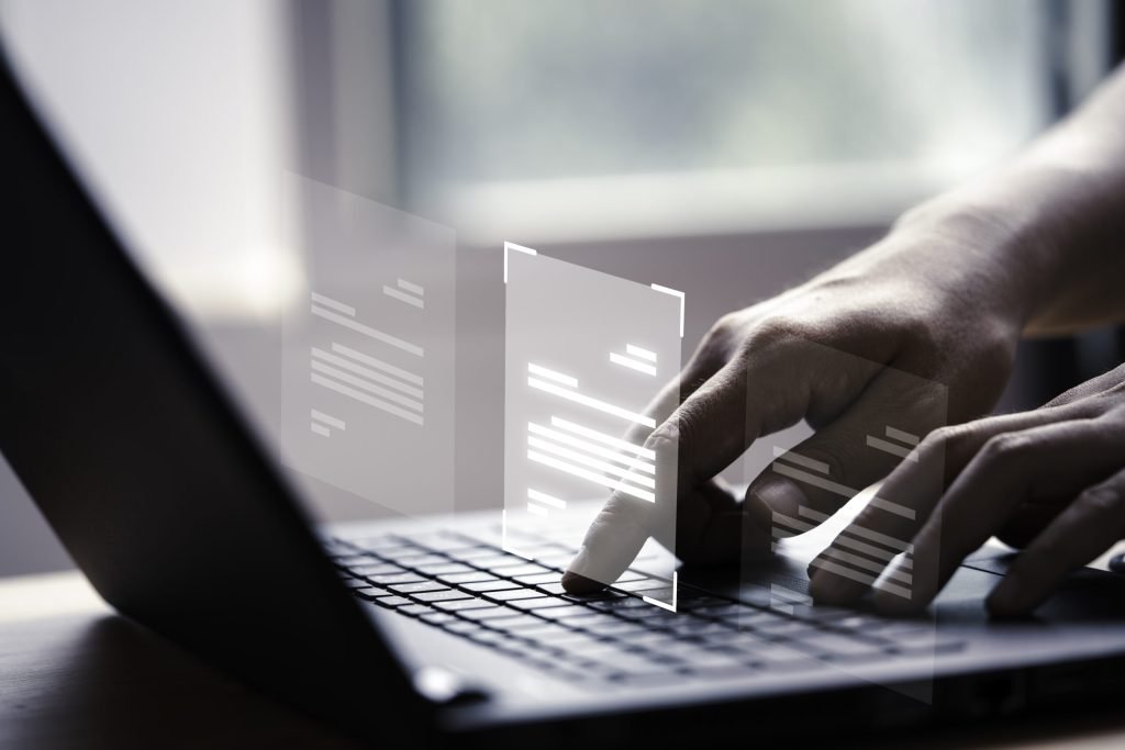 Microsoft lansează în această lună un pachet important de actualizări de securitate, cunoscut sub denumirea de „Patch Tuesday” pentru martie 2026, adresând o serie de vulnerabilități critice care riscă să fie exploatate de infractori cibernetici