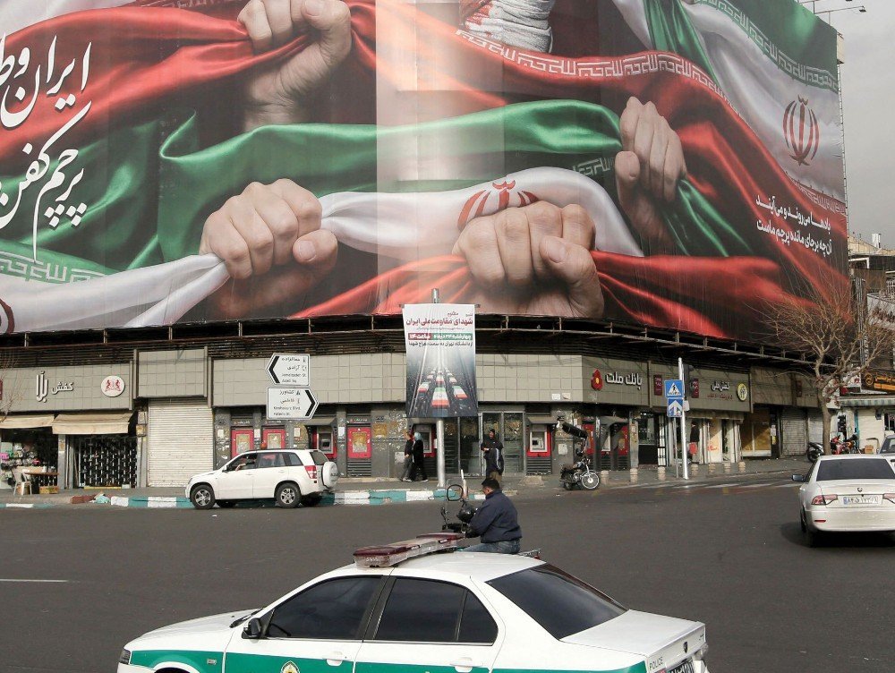 Bazarul din Teheran, odinioară simbolul revoluției, revine în prim-plan, însă acum în plină criză economică Bazarul mare din Teheran, un simbol al rezistenței și al economiei informale din Iran, se află din nou în centrul atenției, dar nu din cauza revoluției sau a unei noi mișcări sociale, ci ca urmare a prăbușirii economice rapide și severe prin care trece țara