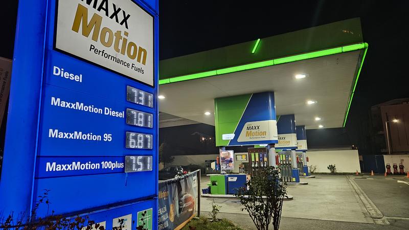 Proiectul de ordonanță privind măsurile pentru stabilizarea prețurilor carburanților, aflat în dezbatere la Ministerul Energiei, a suferit recent modificări semnificative pe parcursul circuitului de avizare, în contextul așteptărilor crescute ale pieței și ale actorilor implicați