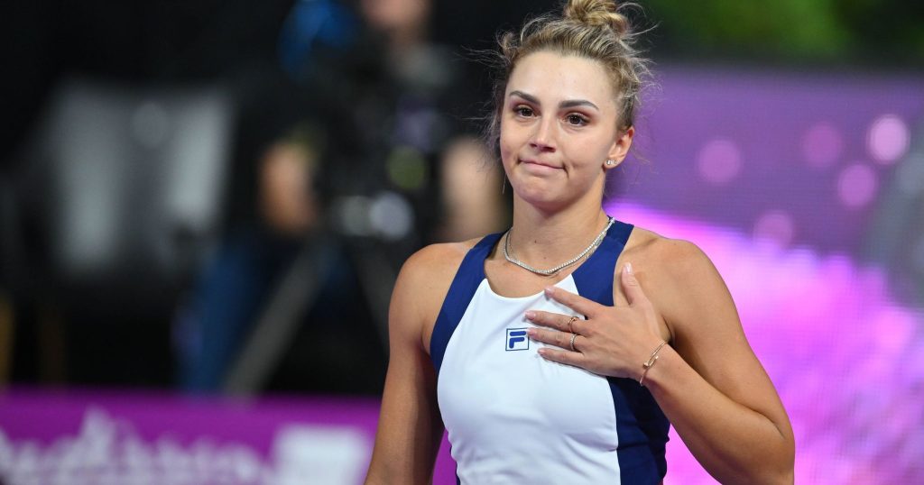 Jaqueline Cristian și Gabriela Ruse, speranțele tenisului românesc la ediția Transylvania Open de la Cluj, nu și-au găsit rădăcinile în atmosfera campionatului, simțindu-se „dureros” departe de acasă