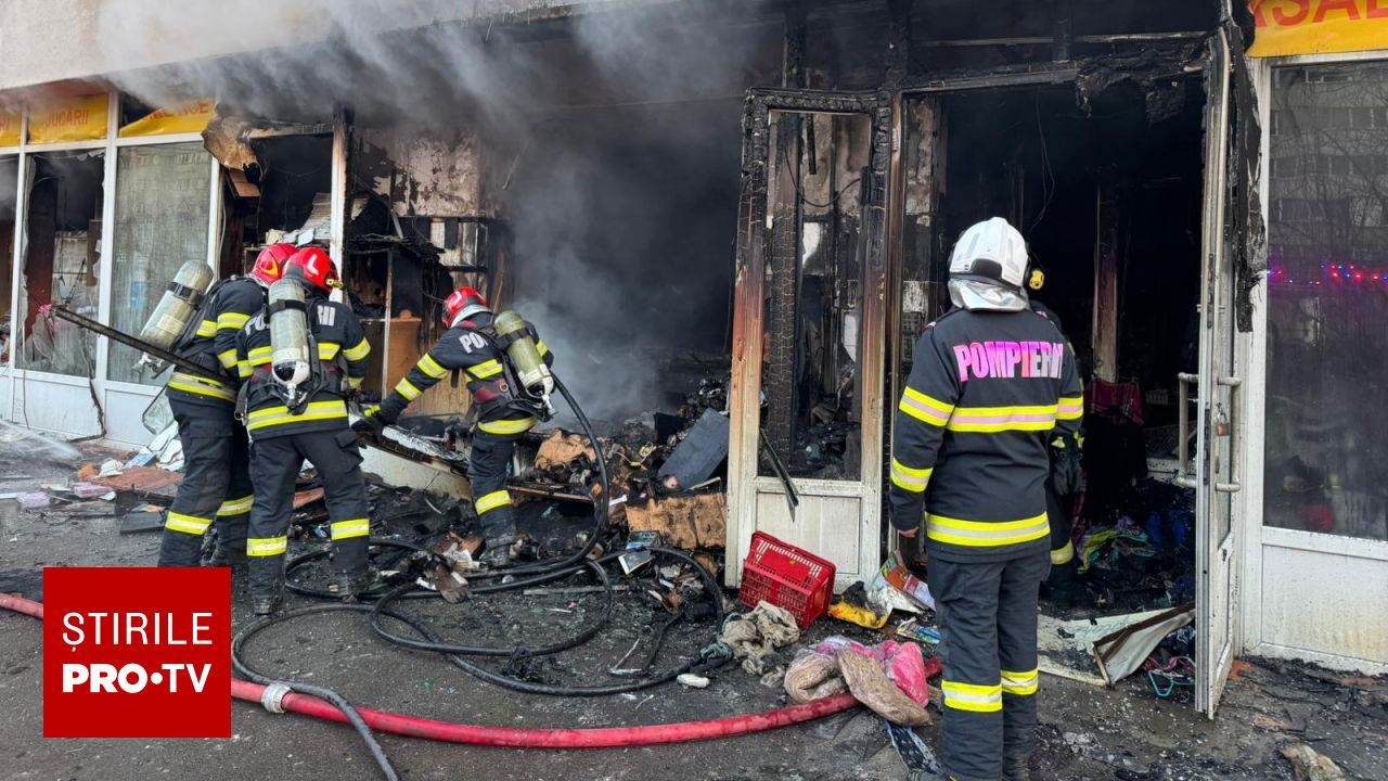 Un incendiu puternic a cuprins, în această dimineață, un imobil situat în Sector 3 al capitalei, fiind nevoie de intervenția promptă a pompierilor și a echipajelor SMURD pentru a evita o tragedie