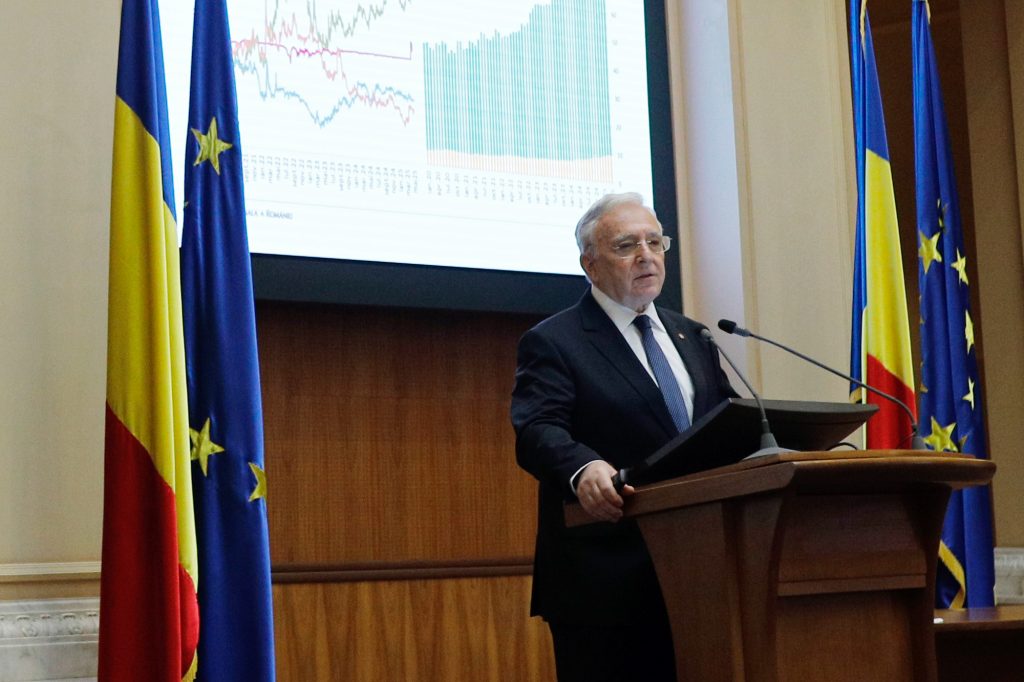 Guvernul continuă lupta cu deficitul bugetar, avertisment direct de la guvernatorul BNR Autoritățile române trebuie să ia măsuri ferme pentru reducerea deficitului bugetar, întrucât menținerea currentului nivel ar putea avea consecințe grave pentru economia țării