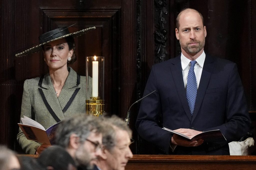 Ceremonie istorică la Londra: Familia Regală și noua arhiepiscopă de Canterbury simbolizează schimbarea și tradiția în același timp O zi de neuitat pentru Marea Britanie s-a desfășurat recent în capitala Angliei, unde prezența cuplului regal, Prințul William și Kate Middleton, a evidențiat importanța evenimentului ce a marcat într-o manieră simbolică tranziția la o nouă eră a Bisericii Anglicane