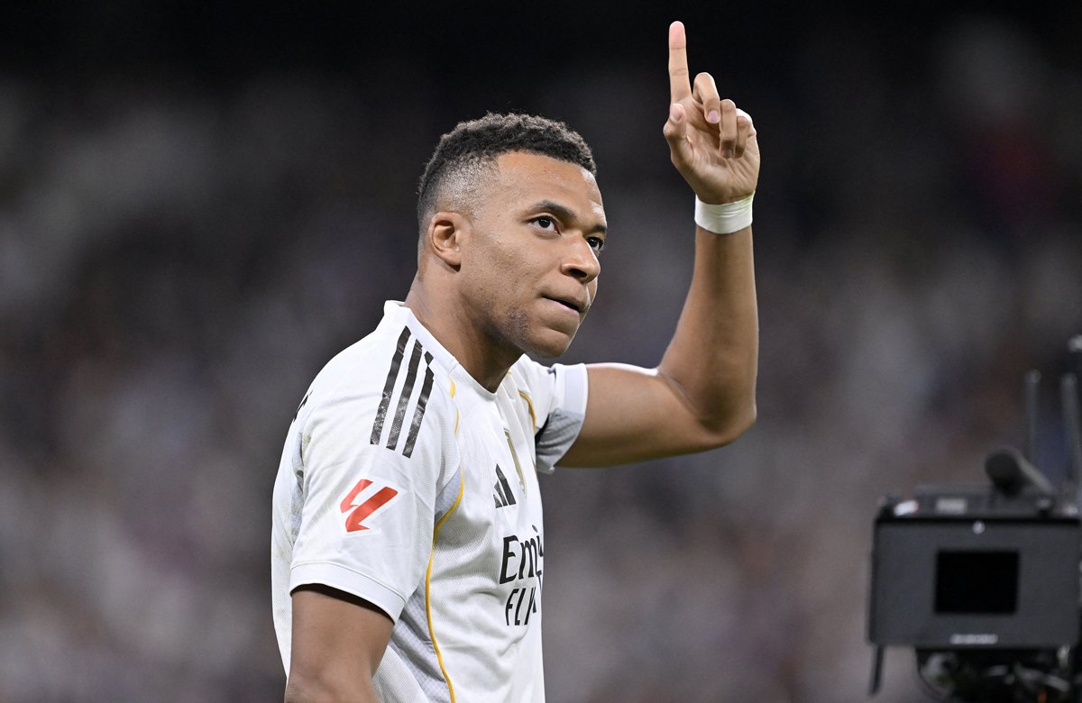 Diagnosticul greșit al Madridului a întârziat recuperarea lui Mbappé, punând în pericol sezonul fervent al lui Real Un nou capitol dificil pentru Kylian Mbappé, vedeta ofensivă a lui Real Madrid, a ieșit în evidență după o serie de greșeli medicale care au avut repercusiuni directe asupra recuperării sale și, implicit, asupra performanței echipei