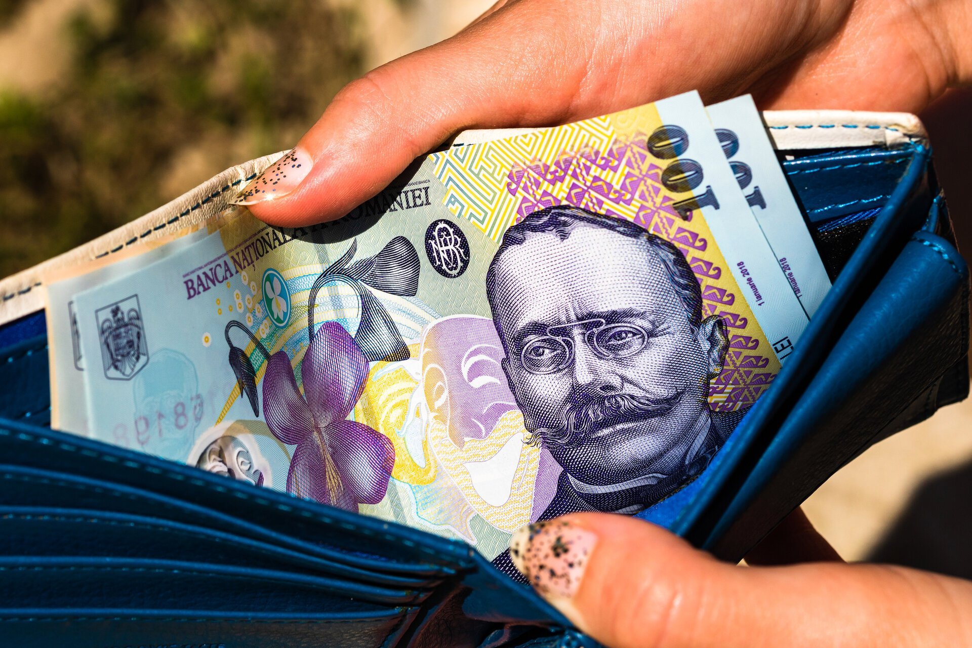 ANAF a făcut recent un pas important în simplificarea și încurajarea conformării fiscale, introducând o bonificație de 3% din impozitul datorat pentru persoanele fizice care depun Declarația Unică 2026 și achită obligațiile fiscale la termen