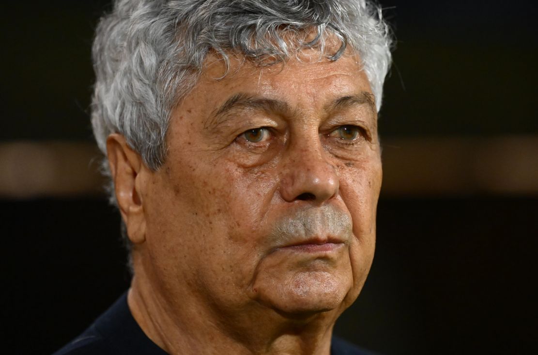 Mircea Lucescu, selecționerul naționalei de fotbal a României, a fost internat duminică la Spitalul Universitar de Urgență București după ce i s-a făcut rău înaintea antrenamentului echipei
