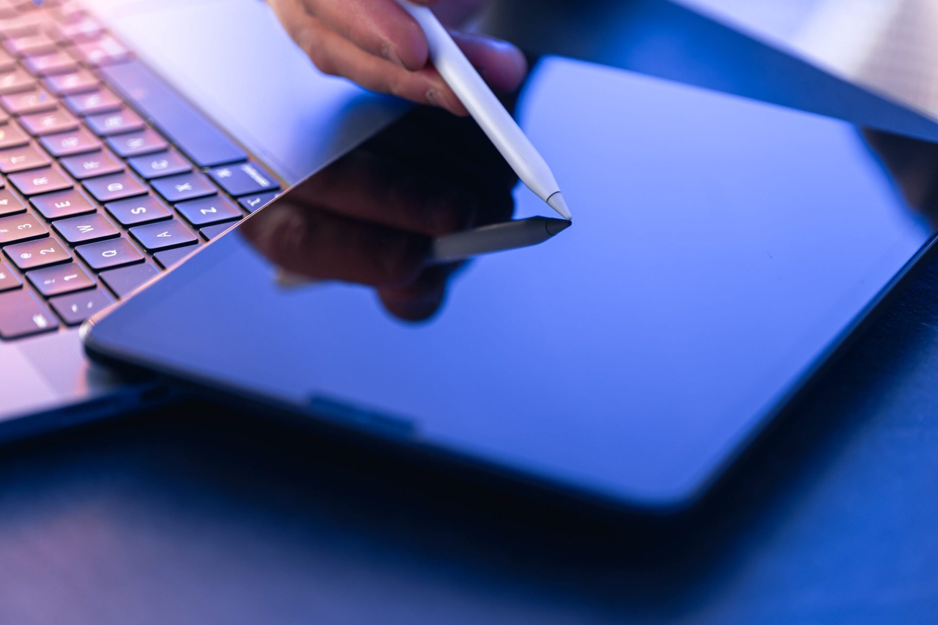 Microsoft, sub presiunea utilizatorilor: se lucrează la eliminarea cerinței de cont online pentru Windows 11 De când a fost lansat Windows 11, compania americană Microsoft a impus o regulă care n-a fost pe placul multor utilizatori: pentru a configura un PC nou, e nevoie obligatoriu de un cont Microsoft online