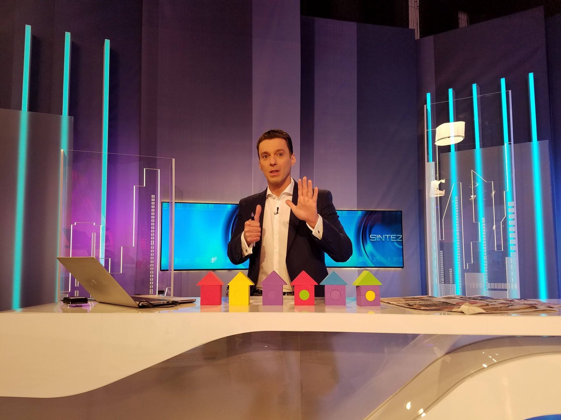 Mircea Badea intră în discuții aprinse după revelația privind stilul său de viață Vești șocante au ieșit la lumină din gura cunoscutului moderator Mircea Badea, care a mărturisit că, de peste 25 de ani, consumă în mod frecvent energizante și evită complet să bea apă