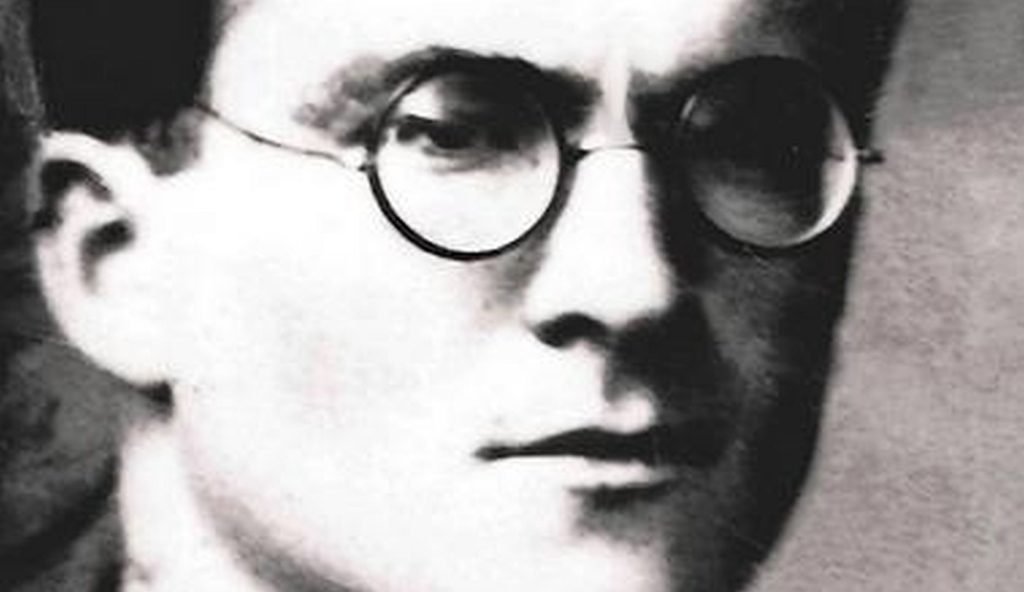 Mircea Eliade, unul dintre cei mai influenți gânditori ai secolului XX, s-a născut pe 13 martie 1907, într-o familie cu rădăcini militare și religioase, în orașul București