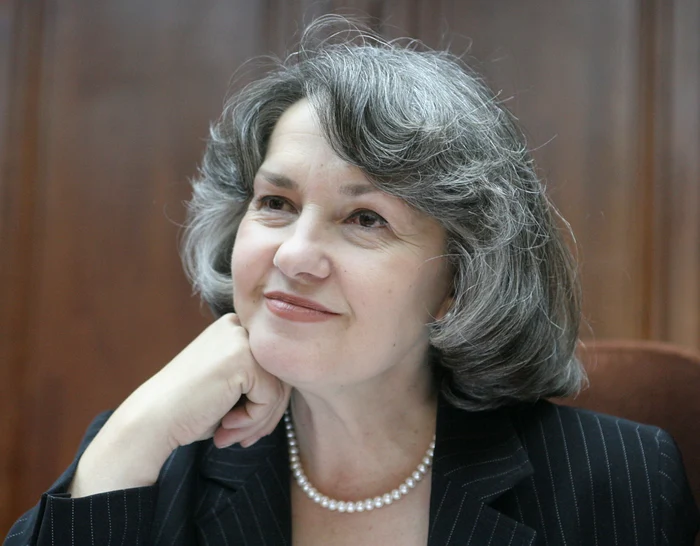 Mona Muscă, fost ministru și figură marcantă a politicii românești din perioada post-decembristă, a ales să-și încheie definitiv cariera publică, distanțându-se complet de scena politică și mediul în care a fost atât de mult timp activă