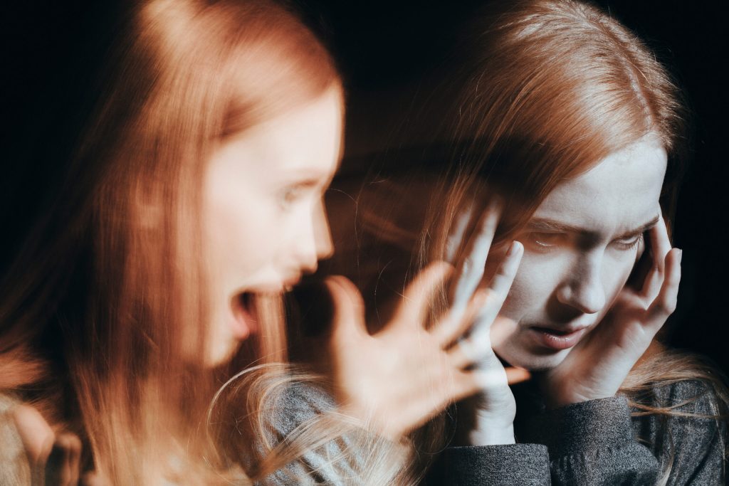 Cum poate o persoană aparent normală să ajungă la nebunie