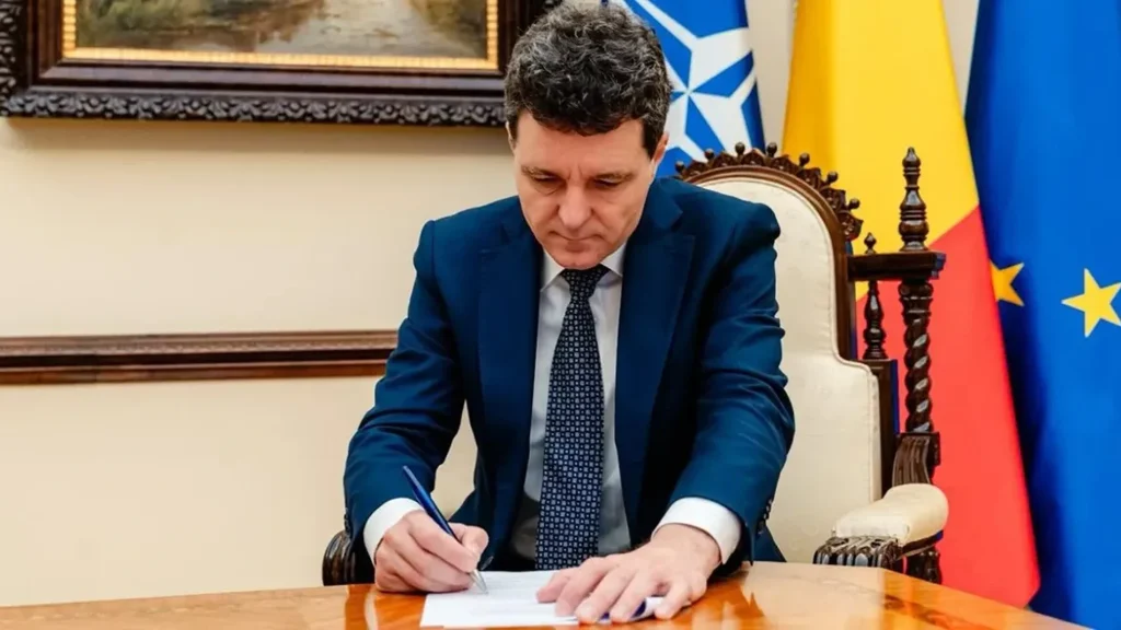 Președintele României, Nicușor Dan, a semnat recent ambele ordonanțe de modificare a legii pentru prevenirea și combaterea violenței domestice, o inițiativă de anvergură menită să întărească protecția victimelor și să eficientizeze intervențiile autorităților