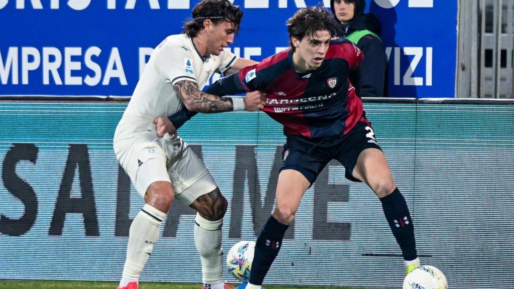 Cagliari-Napoli, o întâlnire crucială în lupta pentru podium, a debutat astăzi la ora 18:30 într-o atmosferă intensă