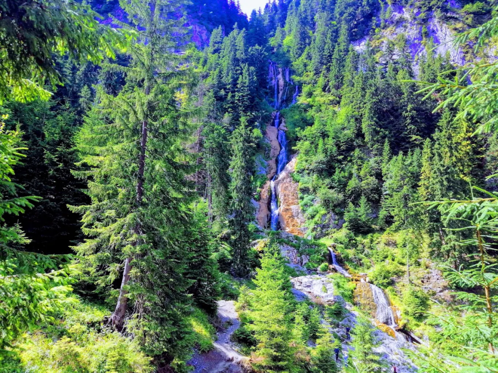 Comuna Parva din județul Bistrița-Năsăud se pregătește să devină un nou punct de atracție pe harta turistică a Moldovei, grație unui proiect ambițios finanțat cu 6 milioane de euro, menit să revitalieze economia locală după decenii de declin industrial