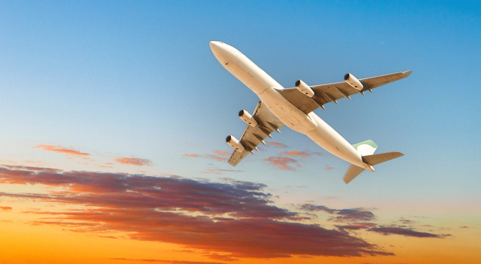 Războiul din Orientul Mijlociu a reușit să destabilizeze nu doar regiunea, ci și sectorul aerian internațional, perturbând traficul aerian global, crescând costurile combustibilului și schimbând complet dinamica competiției în industria aviației