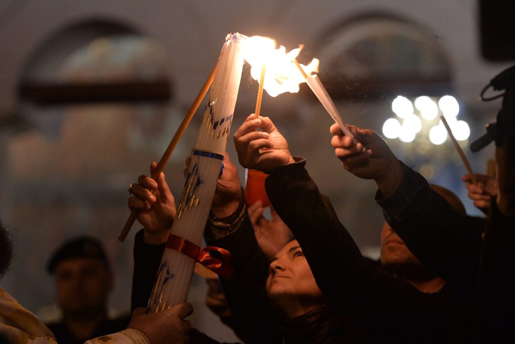 Israelul pregătește cu grijă aducerea Luminii Sfinte la București, într-o tradiție veche ce unește credincioșii ortodocși din România cu spiritualitatea ortodoxiei răsăritene