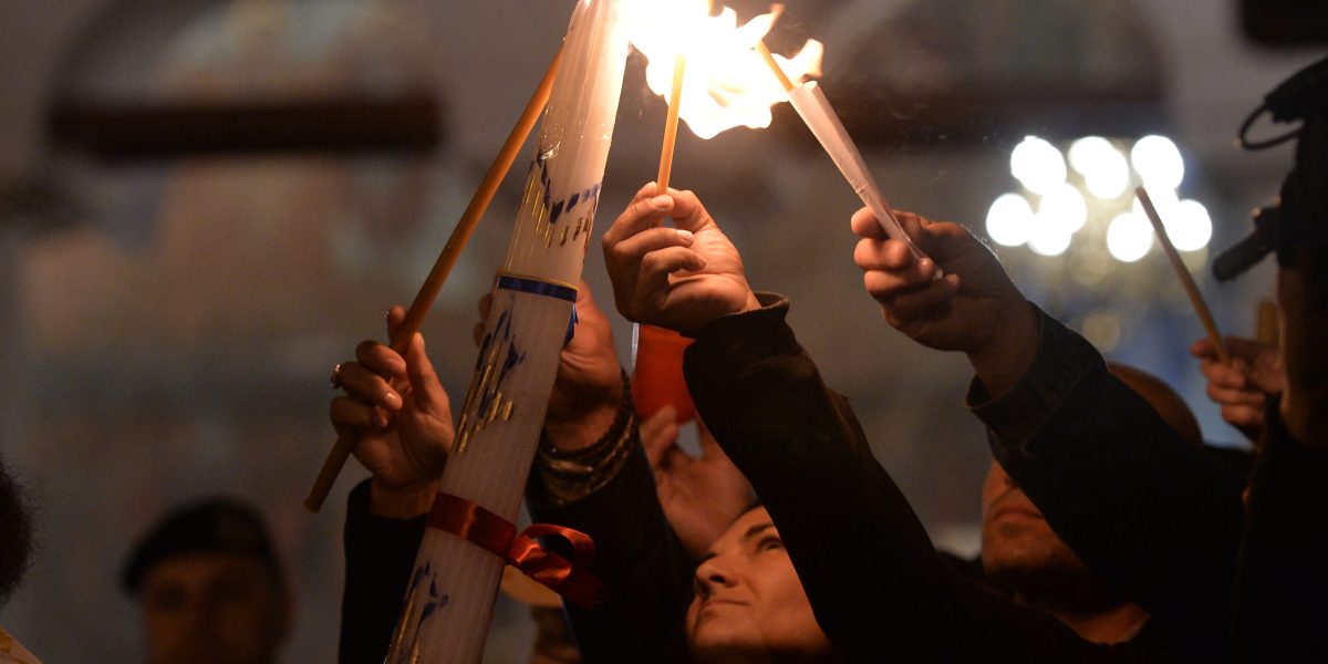 Israelul pregătește cu grijă aducerea Luminii Sfinte la București, într-o tradiție veche ce unește credincioșii ortodocși din România cu spiritualitatea ortodoxiei răsăritene