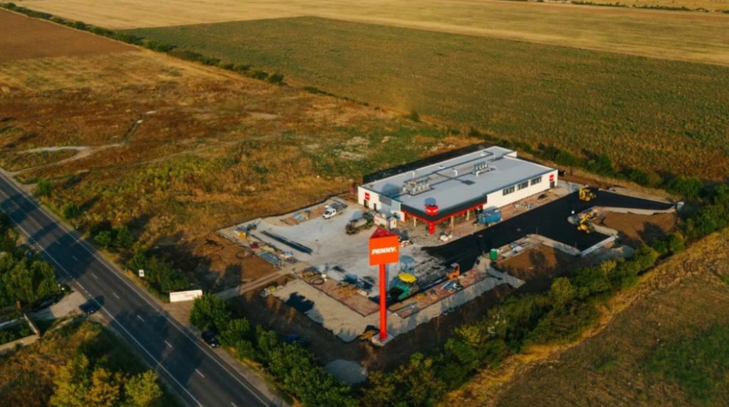 Retailerul german Penny, unul dintre cei mai importanți jucători din piața de retail din România, își concentrează planurile de extindere la nivel rural, urmărind o strategie agresivă de penetrare a segmentului comunal cu populații între 5.000 și 10.000 de locuitori