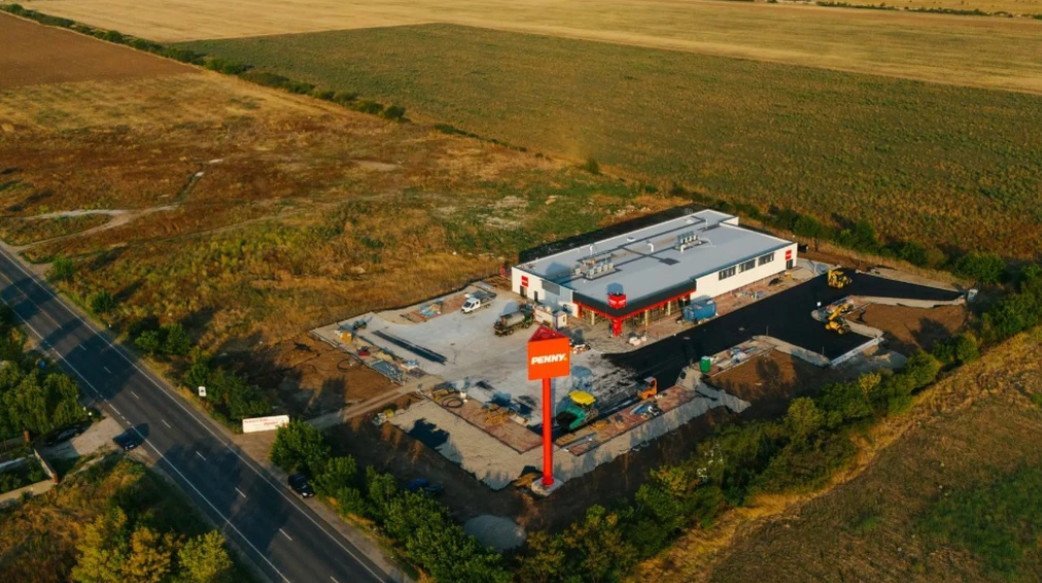 Retailerul german Penny, unul dintre cei mai importanți jucători din piața de retail din România, își concentrează planurile de extindere la nivel rural, urmărind o strategie agresivă de penetrare a segmentului comunal cu populații între 5.000 și 10.000 de locuitori