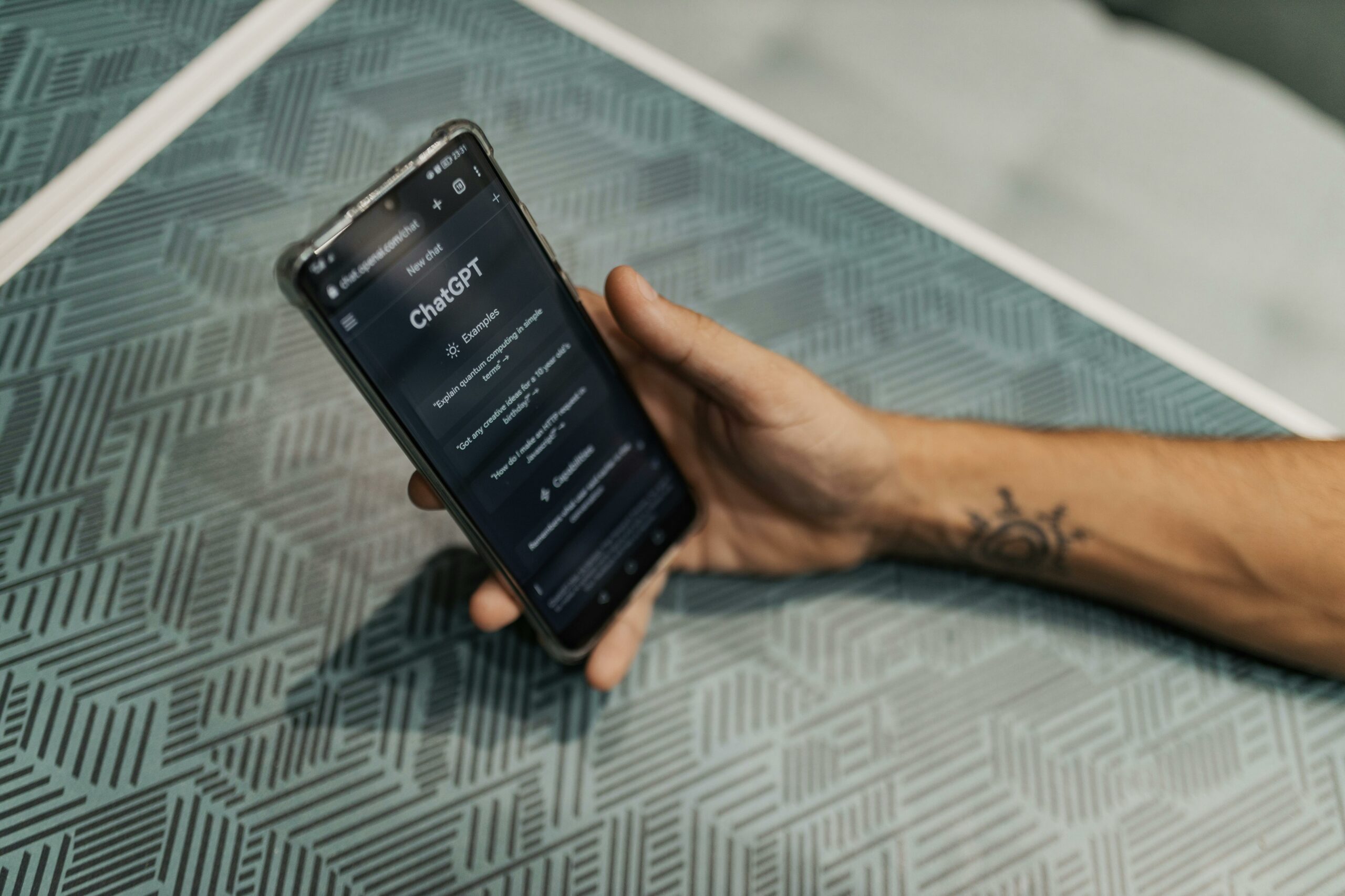 Un raport recent expune vulnerabilitățile grave ale sistemelor de inteligență artificială în fața potențialelor utilizări rău intenționate, atrăgând atenția asupra riscurilor majore generate de aceste tehnologii aflate încă în faze timpurii de reglementare și supraveghere