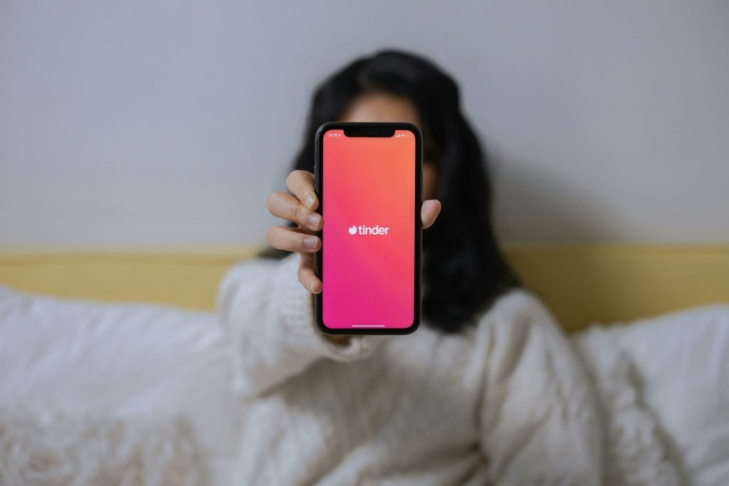 Tinder investește în inovație și siguranță, lansând în America de Nord o serie de funcții bazate pe inteligența artificială, reconfirmându-și angajamentul de a transforma modul în care utilizatorii se conectează și interacționează în era digitală