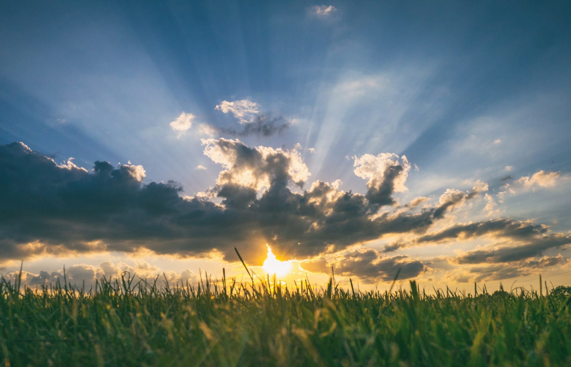 Luxemburg se bucură, pentru moment, de o vreme mai stabilă, după zilele precum cea de ieri, marcată de schimbări bruște de atmosferă și fenomene meteo neașteptate