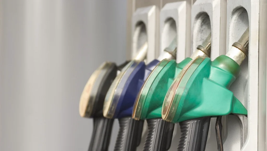 Perturbări majore în lanțurile globale de aprovizionare cu petrol, cauzate de tensiunile din Orientul Mijlociu Tensiunile în creștere în regiunea Orientului Mijlociu continuă să genereze efecte negative asupra pieței globale a energiei, iar România nu face excepție