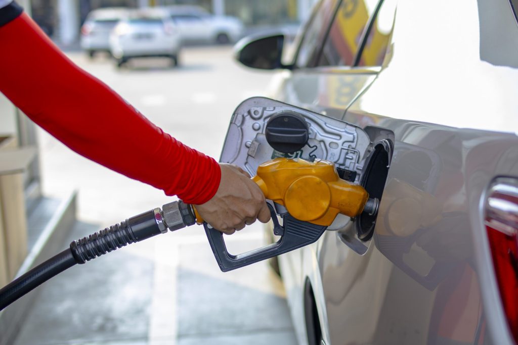 Prețul petrolului crește peste un dolar pe baril pe fondul incertitudinilor din Orientul Mijlociu Prețurile petrolului au înregistrat o creștere semnificativă după scăderile din ziua precedentă, depăşind pragul de 103 dolari pe baril pentru Brent și 91 de dolari pentru West Texas Intermediate