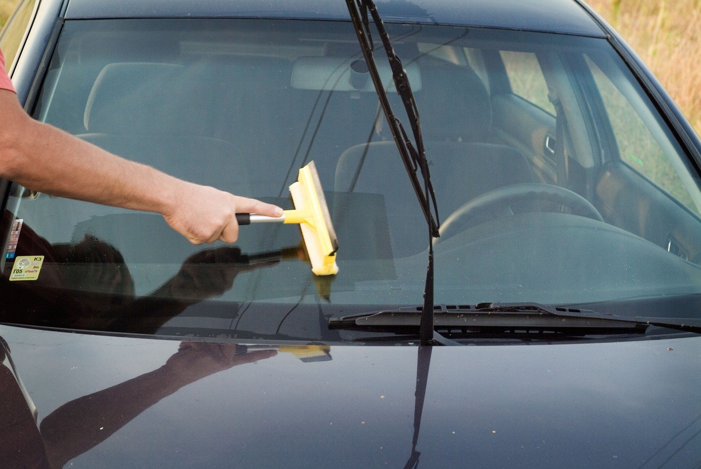 „Parbriz” – Cuvânt corect, dar confuzie încă persistă în limbajul comun Folosirea corectă a limbii române rămâne, uneori, o provocare chiar și pentru cei mai atenți vorbitori și scriitori