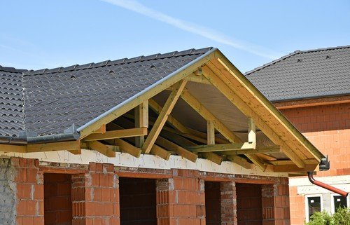 Construirea unei locuințe modeste, la un buget de aproximativ 25.000 de euro, devine tot mai realizabilă în contextul actual economic și al fluctuatiilor de pe piața construcțiilor