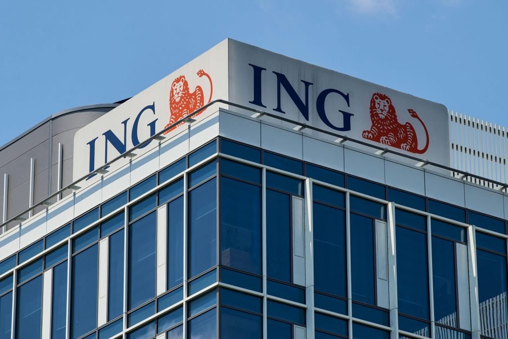 ING Bank a plătit o amendă de 4.000 de euro pentru scurgerea datelor clienților prin intermediul unui angajat din agenția din Focșani Banca ING a confirmat oficial că a achitat o amendă de 4.000 de euro impusă de autoritatea pentru protecția datelor (ANSPDCP) într-un caz care a zguduit recent sectorul bancar românesc