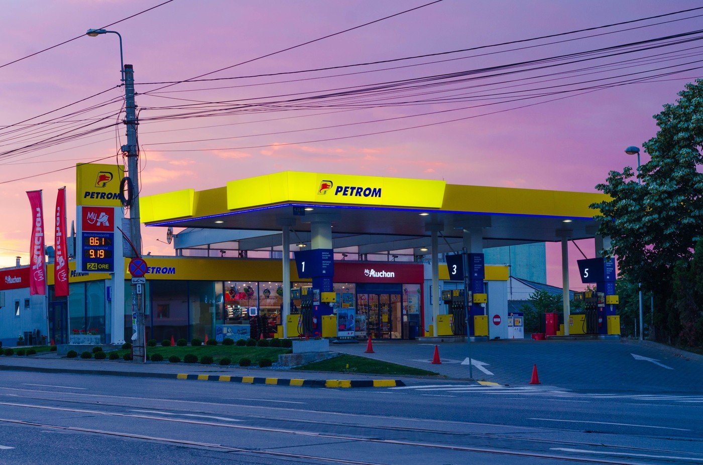 Guvernul pregătește o serie de măsuri pentru a stabiliza piața carburanților în contextul deteriorării situației internaționale și a creșterii neașteptate a prețurilor la pompă