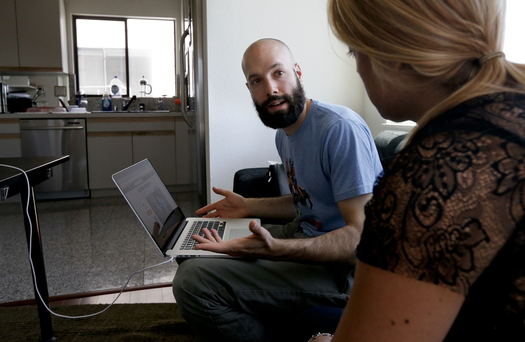 Jack Conte, CEO-ul platformei de abonamente pentru creatori de conținut Patreon, a lansat un apel dur la adresa marilor companii de tehnologie și a modelelor de inteligență artificială (AI) dezvoltate de acestea