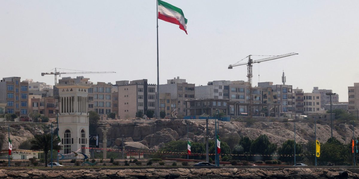 Iranul creează coridor umanitar în Strâmtoarea Ormuz, blocaj maritim