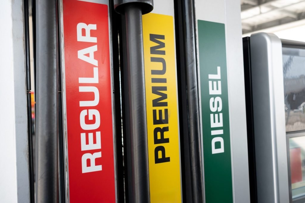 Alegerea tipului de combustibil pentru mașina diesel poate influența nu doar bugetul de pe termen scurt, ci și sănătatea motorului pe termen lung