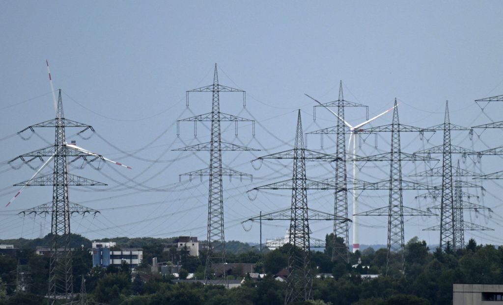 Sectorul energetic românesc, în vârtejul unei blocaje deliberate: declarațiile care zguduie scena politică Un nou val de critică în domeniul energiei naționale a fost lansat zilele acestea, după ce premierul Ilie Bolojan a făcut precizări care au ridicat controverse