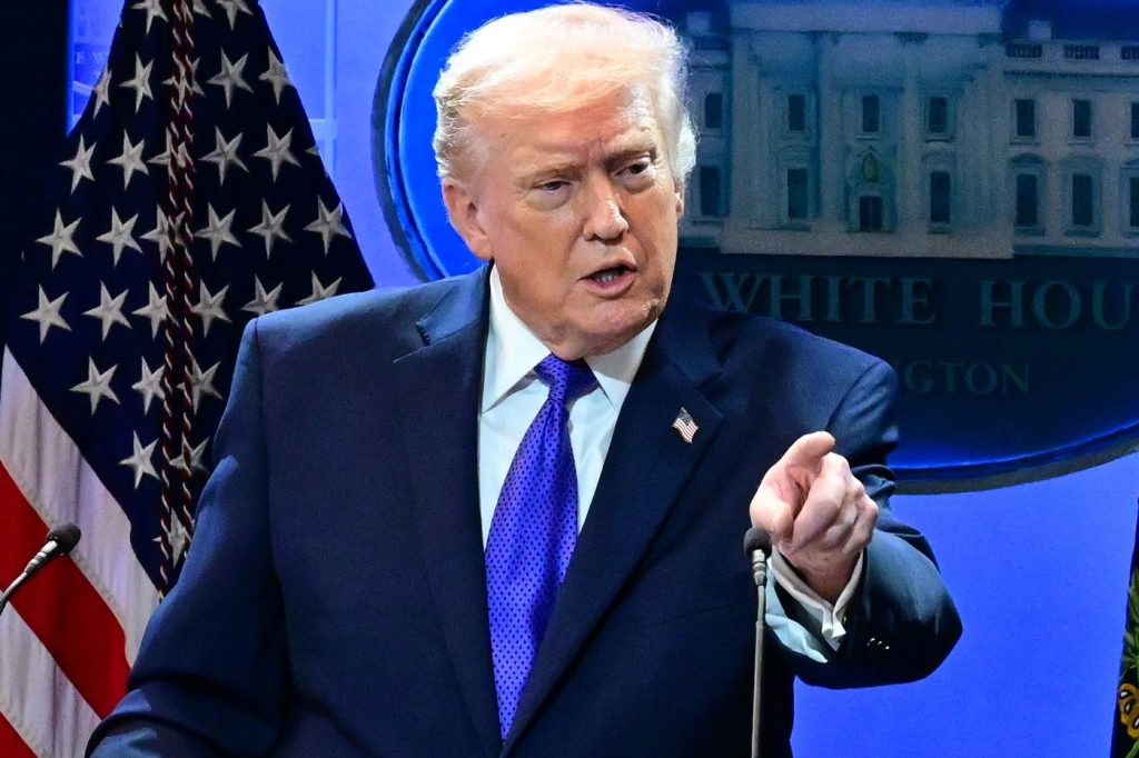 Donald Trump afirmă că Marina Iraniansă „nu mai există”, în timp ce conflictul din Orientul Mijlociu escaladează Președintele american Donald Trump a declarat joi, la Casa Albă, că forțele navale și aeriene ale Iranului „nu mai sunt”, afirmând că Teheranul și-ar fi pierdut practic capacitatea de a lupta în domeniul aerian și naval