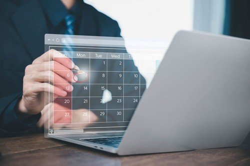 Concediul de odihnă, un drept fundamental pentru angajați, a fost recent subiectul unor clarificări importante din partea instanțelor judecătorești, care influențează modul în care trebuie gestionat acest drept de către angajatori și angajați