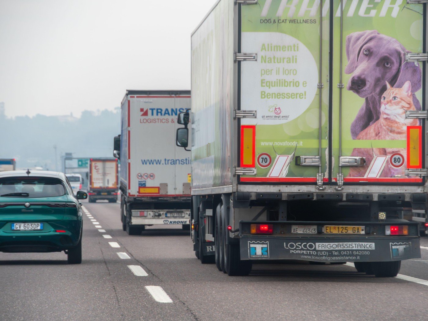 România a început anul 2026 cu un deficit comercial mai mic față de anul precedent, o tendință optimistă ce indică o ameliorare a balanței comerciale naționale