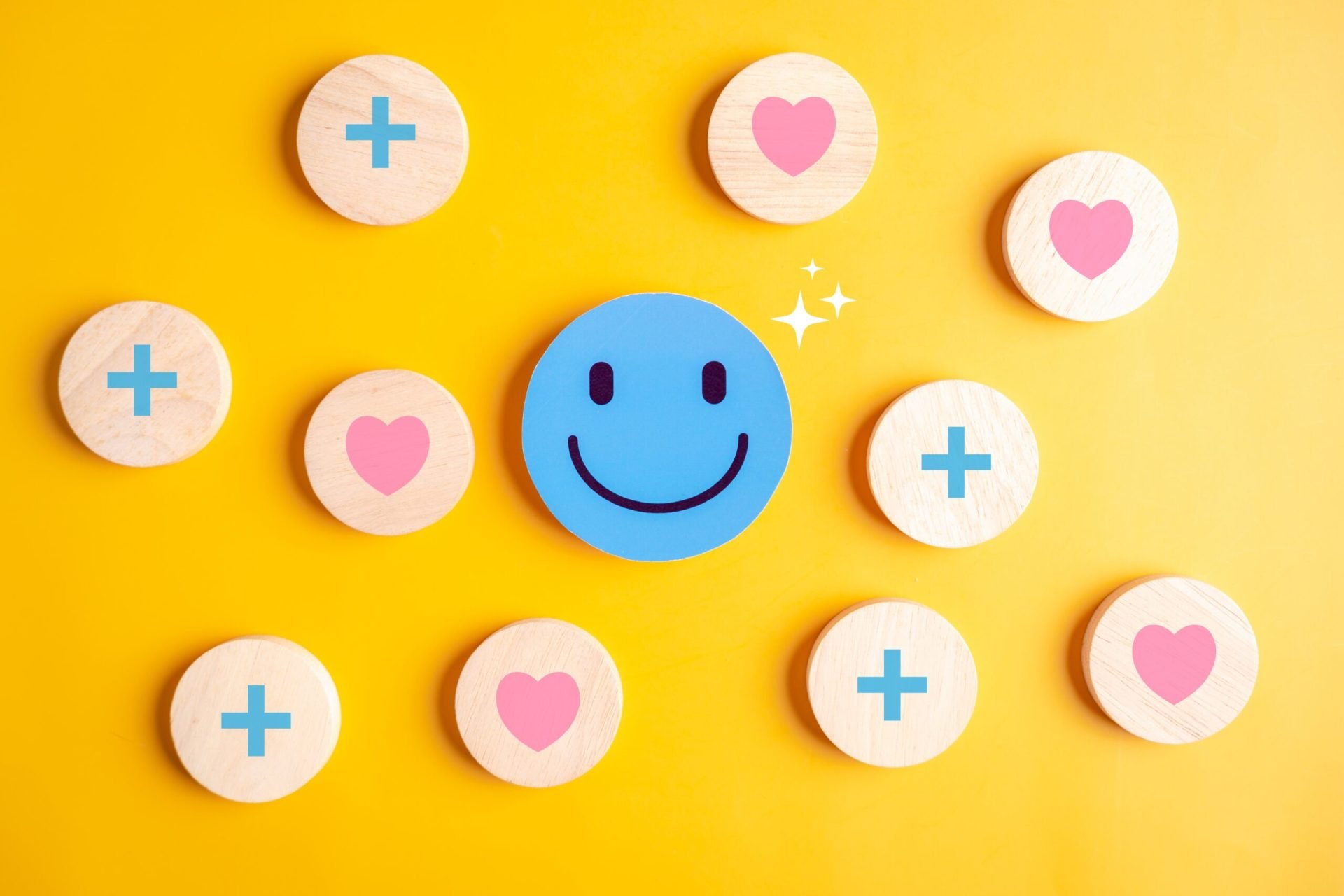 Carl Rogers, unul dintre cei mai influenți gânditori ai psihologiei moderne, a schimbat radical modul în care înțelegem terapia și dezvoltarea personală, propunând o abordare centrată pe nevoile autentice ale fiecărei persoane