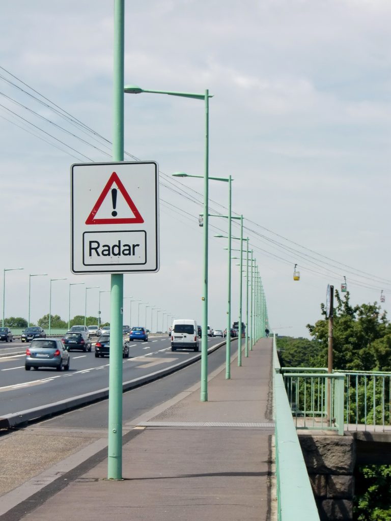 Un milioner finlandez, cunoscut pentru averea sa și pentru stilul aparent nonșalent de conducere, a fost recent amendat cu o sumă record pentru încălcarea regulilor de circulație