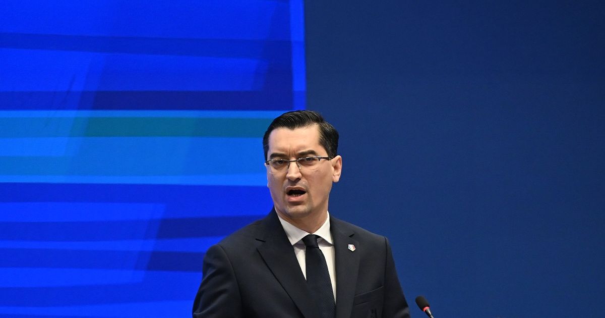 Contestațiile privind alegerile pentru șefia Federației Române de Fotbal au escaladat în ultimele zile, după ce cele cinci voturi împotrivă înregistrate pentru contracandidatul Ilie Drăgan au fost interpretate de unii membri ca un semnal de alarmă, pregătind acțiuni în instanță împotriva federației