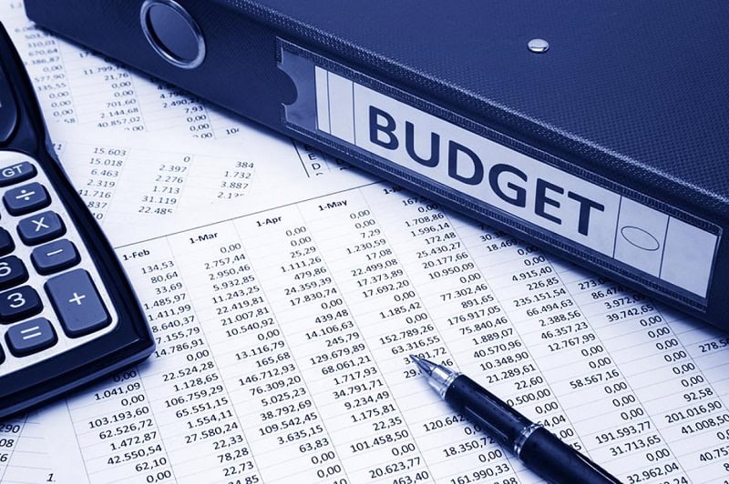 Deficitul bugetar al României a urcat la 0,7% din PIB în primele două luni ale anului 2023, echivalent cu 14,23 miliarde de lei, potrivit datelor publicate joi de Ministerul Finanțelor