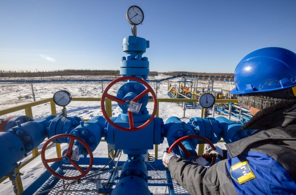 Rusia a anunțat oficial intenția de a redirecționa o parte semnificativă a livrărilor sale de gaz natural lichefiat (LNG) dinspre Europa către alte piețe, în special către Asia