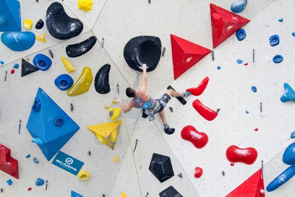 Bangalore dedicată pasionaților de alpinism indoor: cele mai bune locuri pentru o sesiune de escaladă în capitala Thailandei În timp ce multe destinații din Thailanda atrag turiști prin frumusețea peisajelor naturale, capitala Bangkok devine, tot mai mult, un centru pentru iubitorii de sporturi urbane, mai ales pentru cei pasionați de escaladă